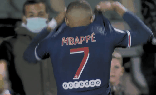 媒体人：阿奇姆彭很职业、不惹事，配得上在中超挣得每一分钱（媒体人：阿奇姆彭敬业不惹事，在中超拿到的每一分钱都名副其实）